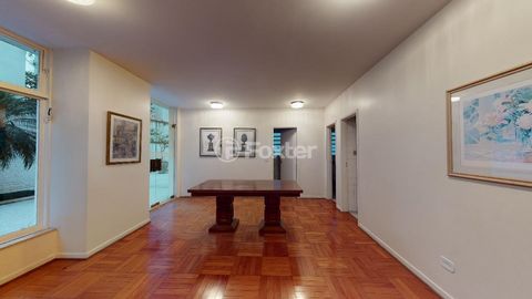 Image 17 - 881718